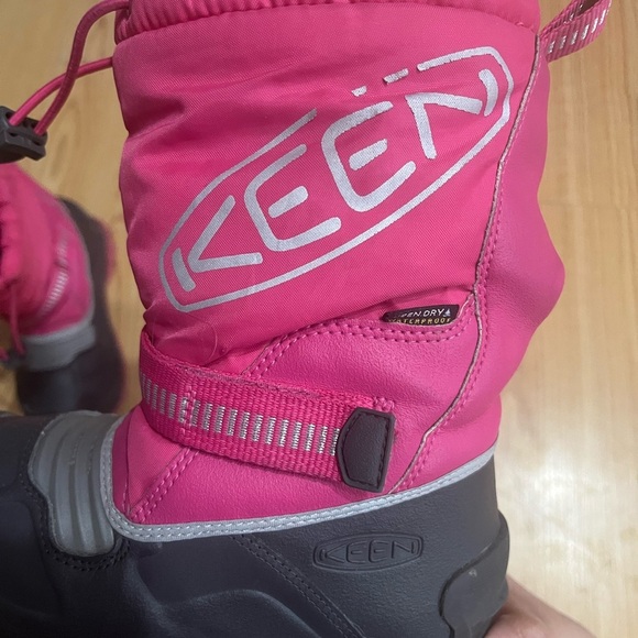 Keen Fuchsia and Black Snow Boots - Picture 5 of 7